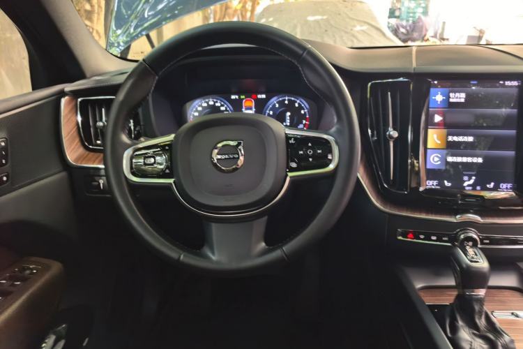 Used Volvo XC60 2021 T5 4x4 Smart Luxury Edition Steering Wheel