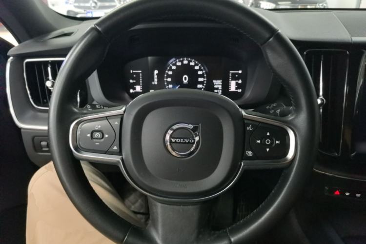 Used Volvo XC60 2021 T5 4x4 Smart Luxury Edition Steering Wheel