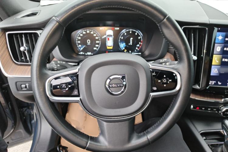 Used Volvo XC60 2021 T5 4x4 Smart Luxury Edition Steering Wheel