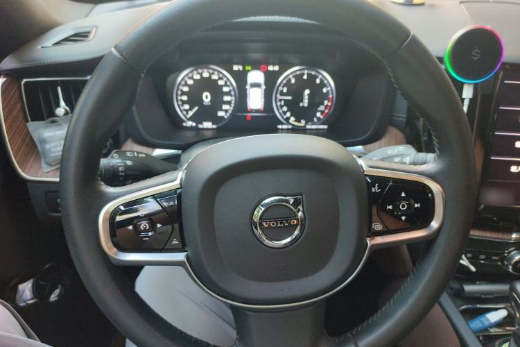 Used Volvo XC60 2021 T5 4x4 Smart Luxury Edition Steering Wheel