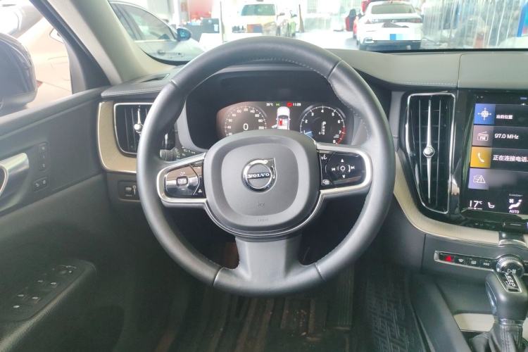 Used Volvo XC60 2021 T5 4x4 Smart Luxury Edition Steering Wheel