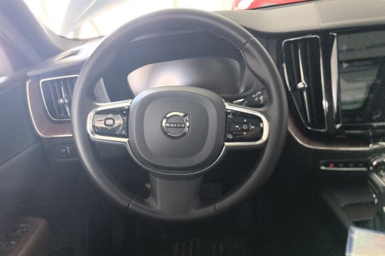 Used Volvo XC60 2021 T5 4x4 Smart Luxury Edition Steering Wheel