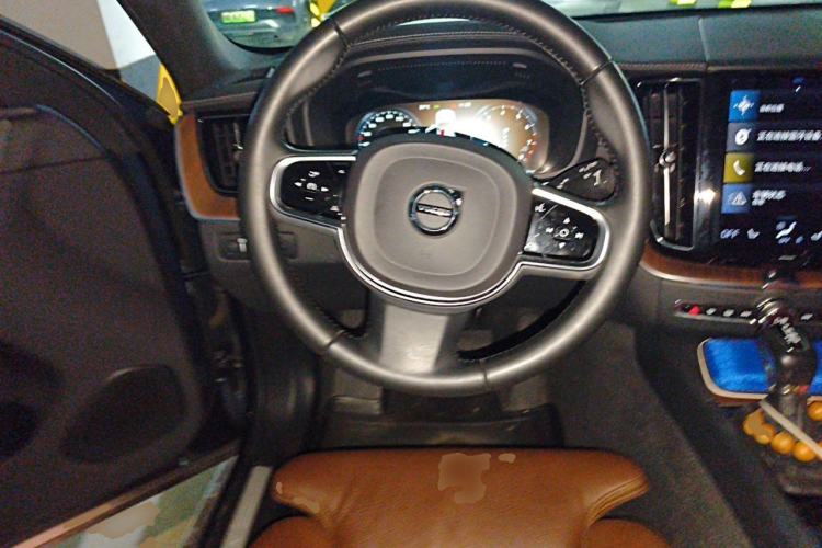 Used Volvo XC60 2021 T5 4x4 Smart Luxury Edition Steering Wheel