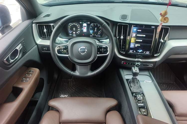 Used Volvo XC60 2021 T5 4x4 Smart Luxury Edition Steering Wheel