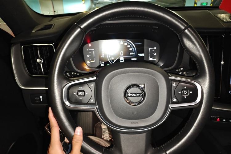 Used Volvo XC60 2021 T5 4x4 Smart Luxury Edition Steering Wheel