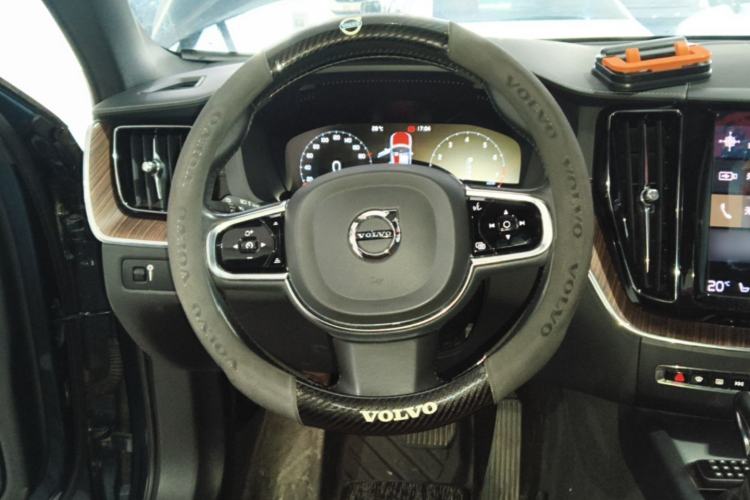 Used Volvo XC60 2021 T5 4x4 Smart Luxury Edition Steering Wheel
