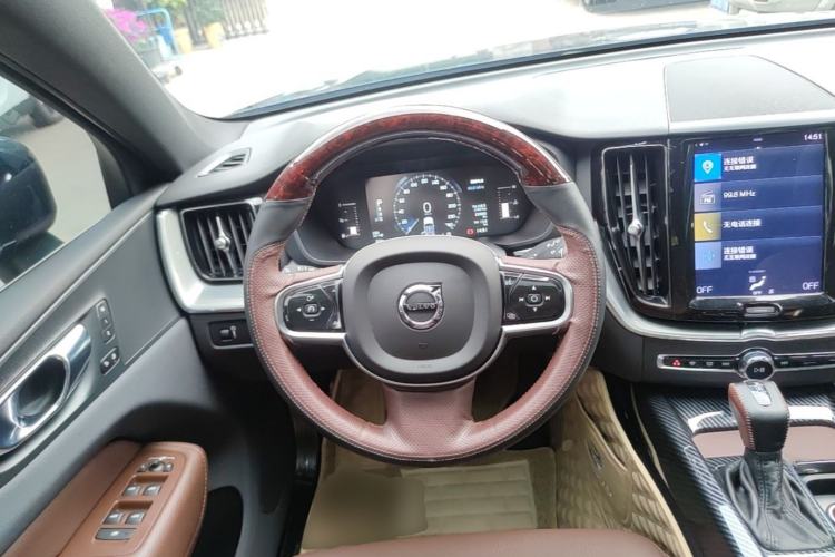 Used Volvo XC60 2021 T5 4x4 Smart Luxury Edition Steering Wheel