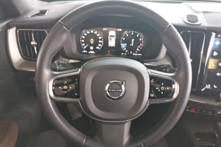 Used Volvo XC60 2021 T5 4x4 Smart Luxury Edition Steering Wheel