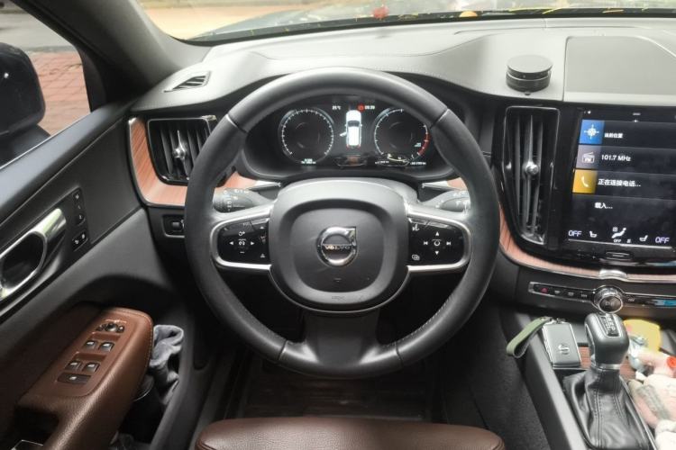 Used Volvo XC60 2021 T5 4x4 Smart Luxury Edition Steering Wheel