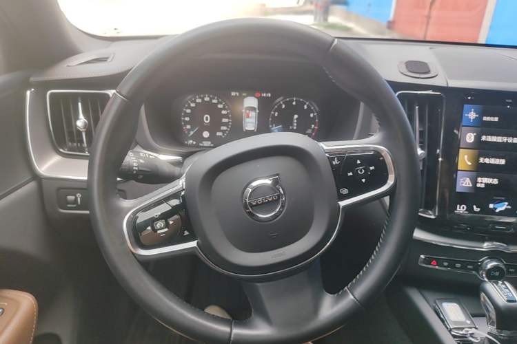 Used Volvo XC60 2021 T5 4x4 Smart Luxury Edition Steering Wheel