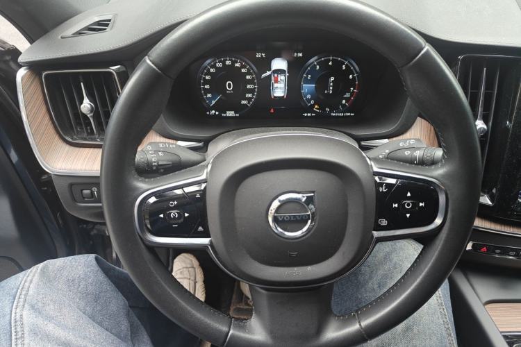 Used Volvo XC60 2021 T5 4x4 Smart Luxury Edition Steering Wheel