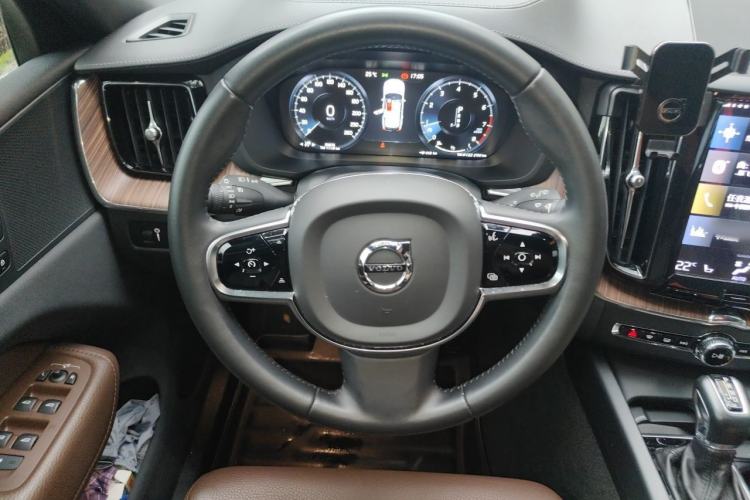 Used Volvo XC60 2021 T5 4x4 Smart Luxury Edition Steering Wheel