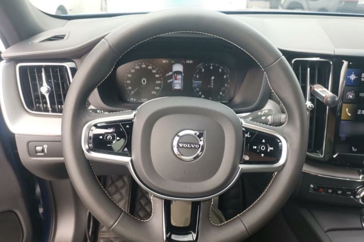 Used Volvo XC60 2021 T5 4x4 Smart & Advanced Sport Edition Steering Wheel