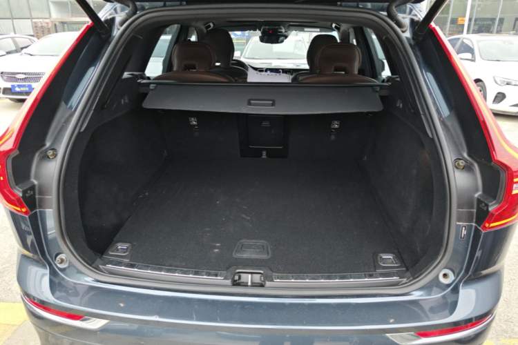 Used Volvo XC60 2021 T5 4x4 Smart Luxury Edition Trunk