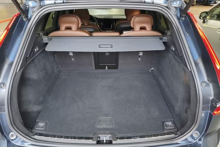Used Volvo XC60 2021 T5 4x4 Smart Luxury Edition Trunk