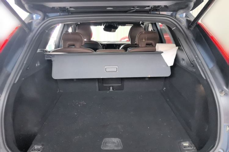Used Volvo XC60 2021 T5 4x4 Smart Luxury Edition Trunk