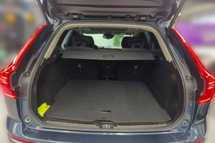 Used Volvo XC60 2021 T5 4x4 Smart Luxury Edition Trunk