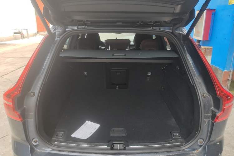 Used Volvo XC60 2021 T5 4x4 Smart Luxury Edition Trunk