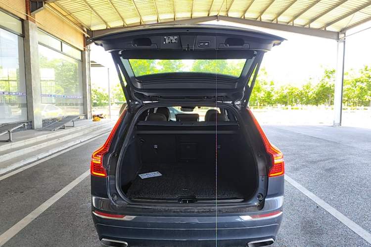 Used Volvo XC60 2021 T5 4x4 Smart Luxury Edition Trunk