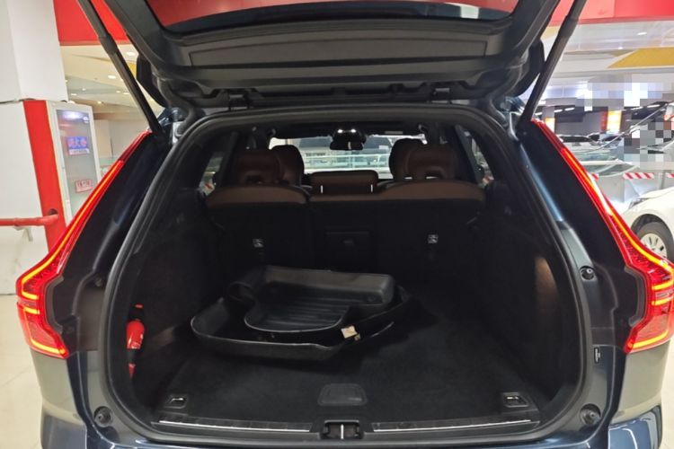 Used Volvo XC60 2021 T5 4x4 Smart Luxury Edition Trunk