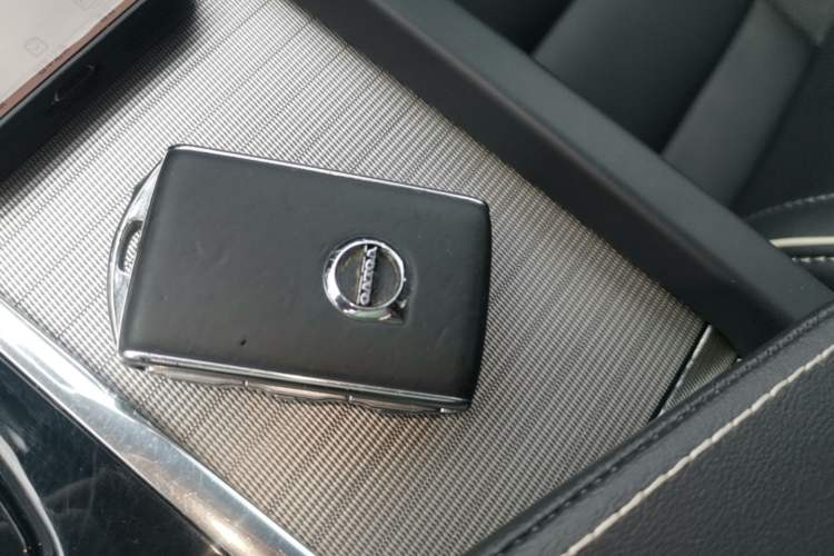Used Volvo XC60 2021 T5 4x4 Smart & Advanced Sport Edition Vehicle Key