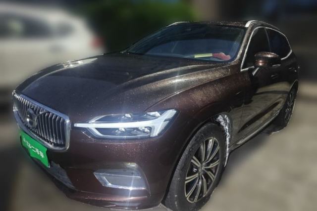 Ojetý Volvo XC60 2021 T5 4x4 Smart Luxury Edition
