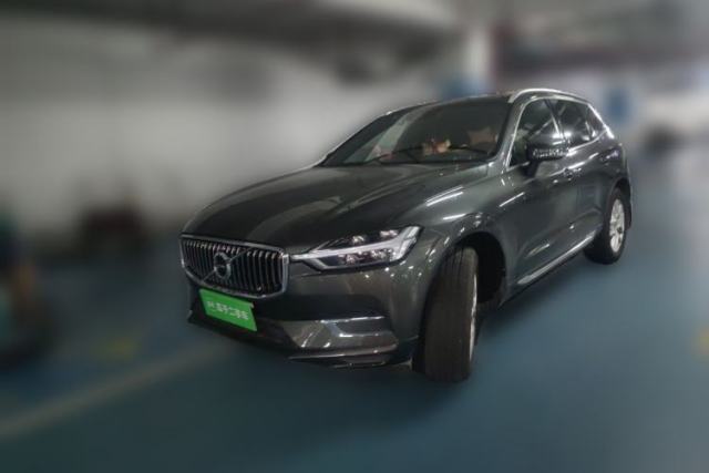Ojetý Volvo XC60 2021 T5 4x4 Smart Luxury Edition