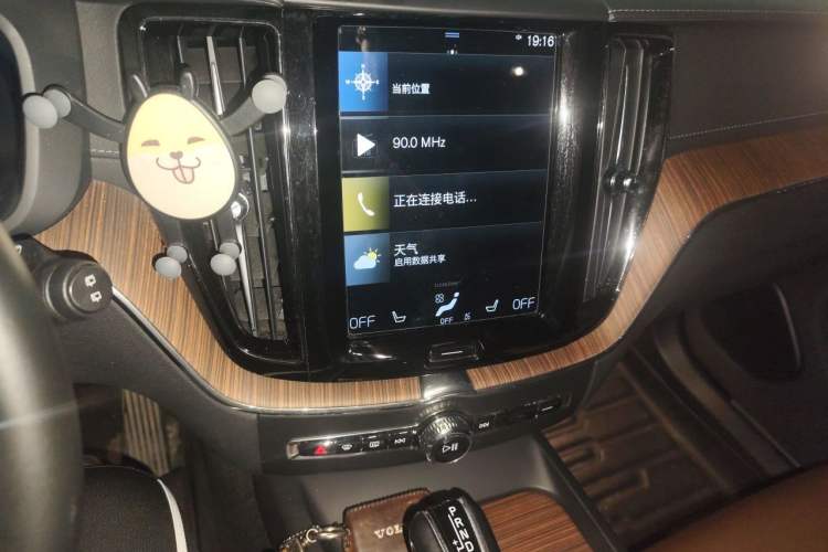 Used Volvo XC60 2021 T5 4x4 Smart Luxury Edition Audio And AC Panel
