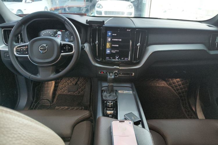 Used Volvo XC60 2021 T5 4x4 Smart Luxury Edition Center Console