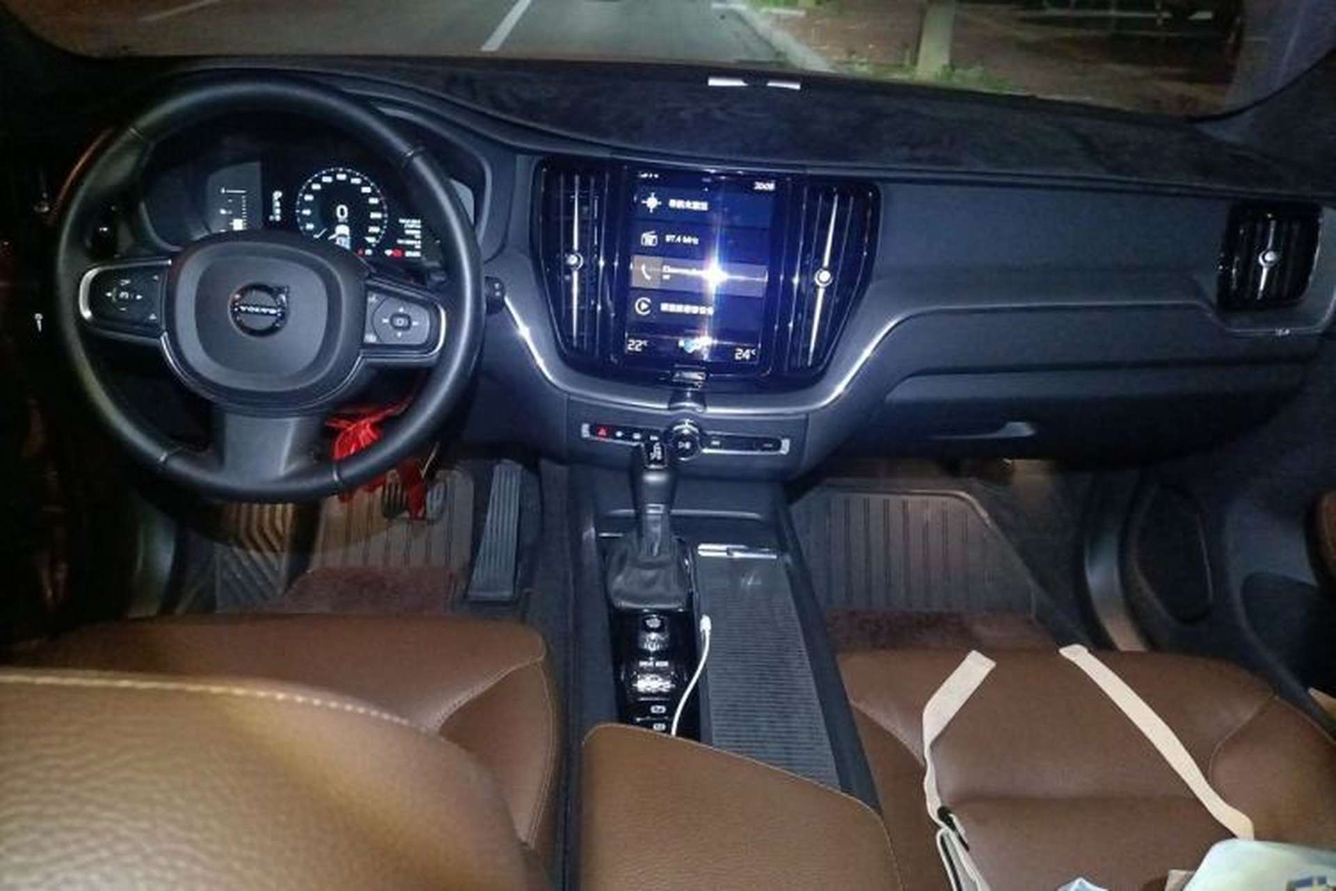 Used Volvo XC60 2021 T5 4x4 Smart Luxury Edition Center Console