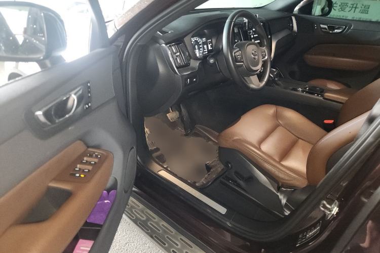 Used Volvo XC60 2021 T5 4x4 Smart Luxury Edition Driver Seat