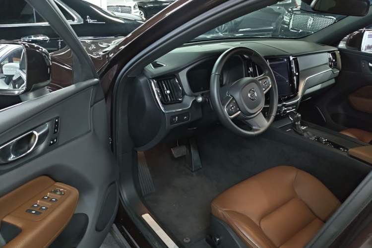 Used Volvo XC60 2021 T5 4x4 Smart Luxury Edition Driver Seat