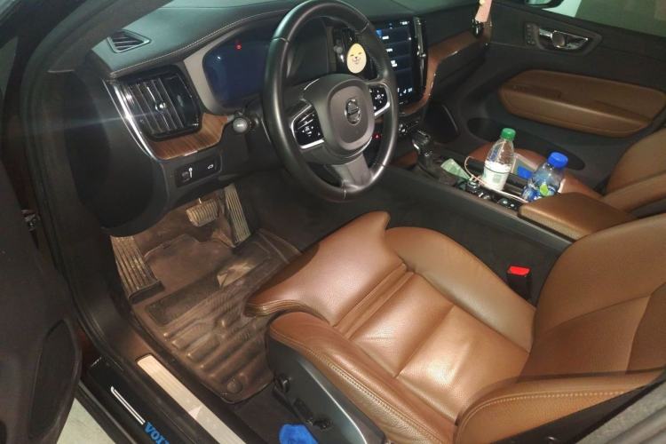Used Volvo XC60 2021 T5 4x4 Smart Luxury Edition Driver Seat