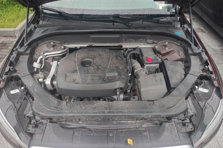 Used Volvo XC60 2021 T5 4x4 Smart Luxury Edition Engine Bay