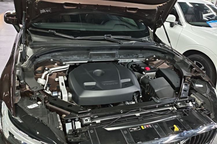Used Volvo XC60 2021 T5 4x4 Smart Luxury Edition Engine Bay