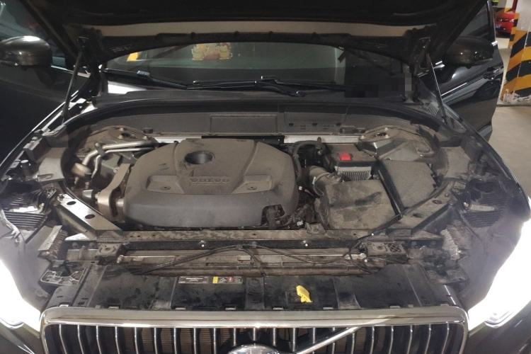 Used Volvo XC60 2021 T5 4x4 Smart Luxury Edition Engine Bay