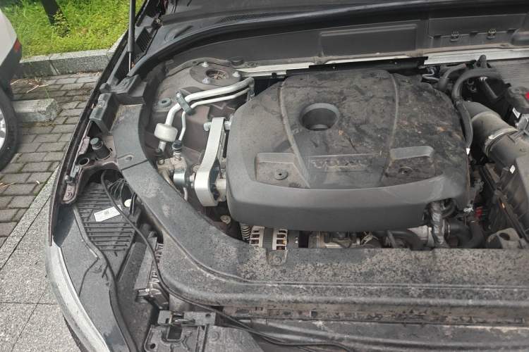 Used Volvo XC60 2021 T5 4x4 Smart Luxury Edition Engine Bay Right
