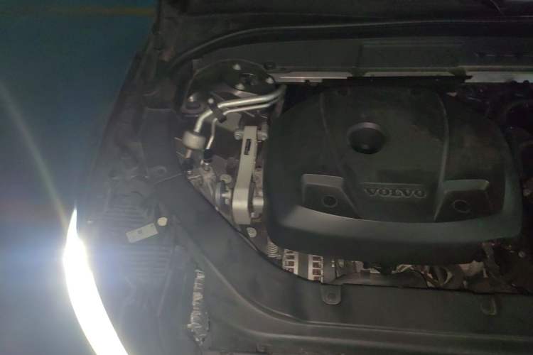 Used Volvo XC60 2021 T5 4x4 Smart Luxury Edition Engine Bay Right