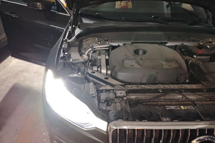 Used Volvo XC60 2021 T5 4x4 Smart Luxury Edition Engine Bay Right