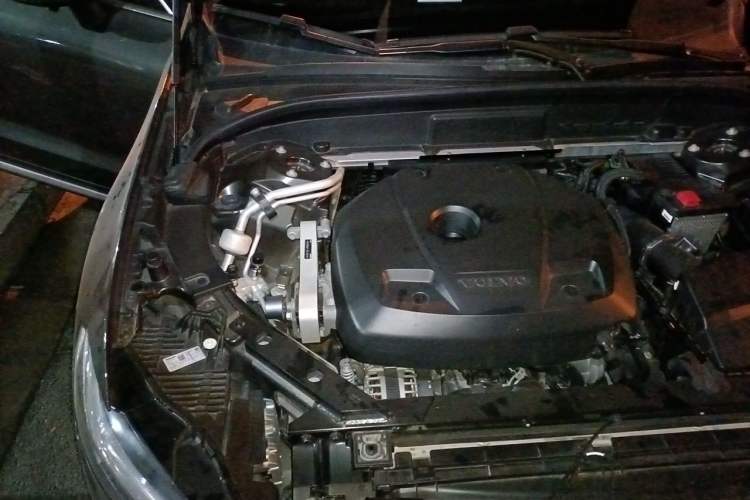 Used Volvo XC60 2021 T5 4x4 Smart Luxury Edition Engine Bay Right