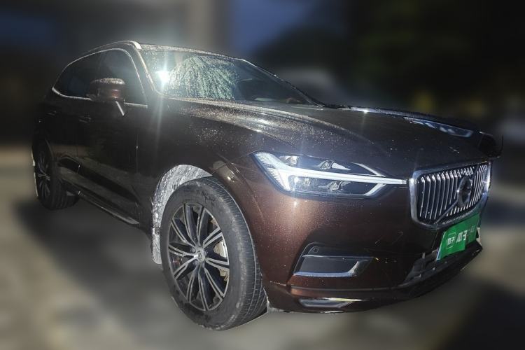 Used Volvo XC60 2021 T5 4x4 Smart Luxury Edition Front Right 45 Deg