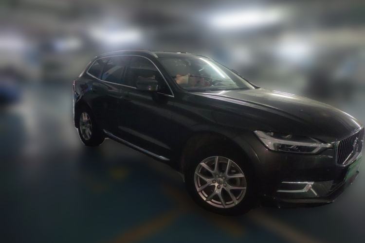 Used Volvo XC60 2021 T5 4x4 Smart Luxury Edition Front Right 45 Deg