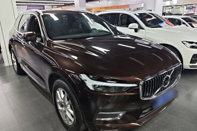 Used Volvo XC60 2021 T5 4x4 Smart Luxury Edition Front Right 45 Deg