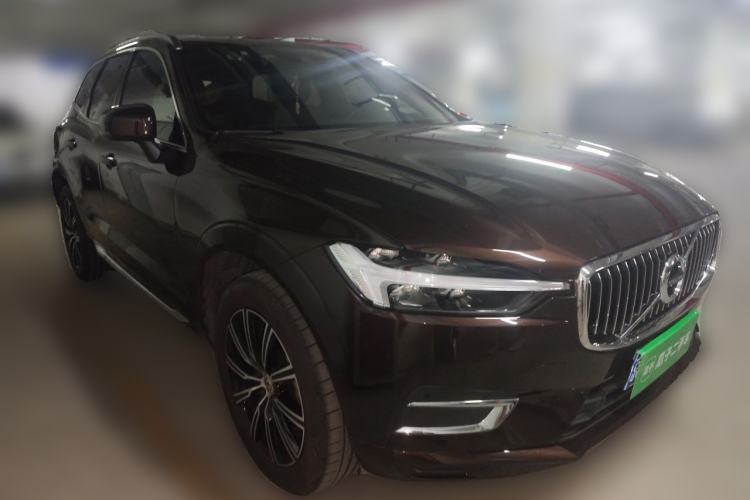 Used Volvo XC60 2021 T5 4x4 Smart Luxury Edition Front Right 45 Deg