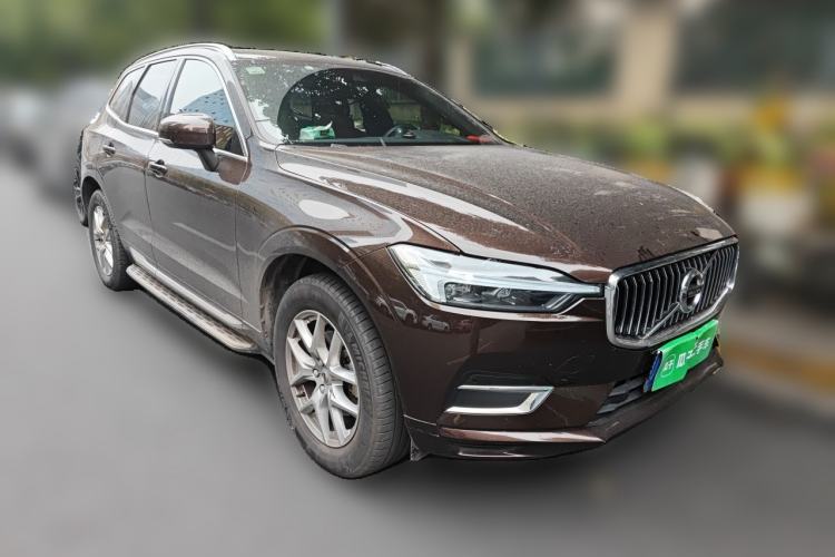 Used Volvo XC60 2021 T5 4x4 Smart Luxury Edition Front Right 45 Deg