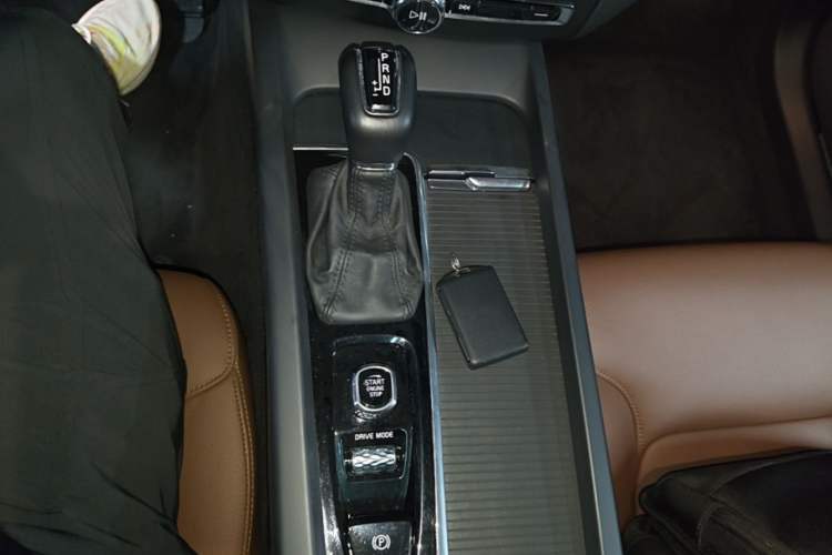 Used Volvo XC60 2021 T5 4x4 Smart Luxury Edition Gear Lever