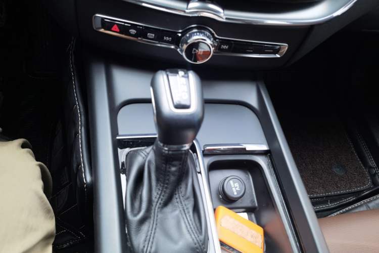 Used Volvo XC60 2021 T5 4x4 Zhiyi Sport Edition Gear Lever