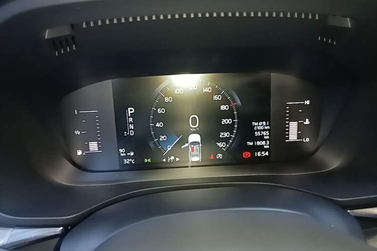 Used Volvo XC60 2021 T5 4x4 Smart Luxury Edition Instrument Cluster