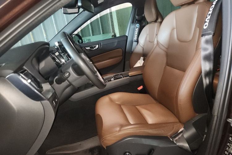 Used Volvo XC60 2021 T5 4x4 Smart Luxury Edition Left Front Seat