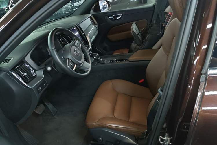 Used Volvo XC60 2021 T5 4x4 Smart Luxury Edition Left Front Seat